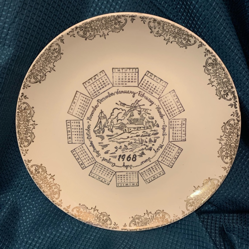 Shiny Vintage 1968 Collectible Plate